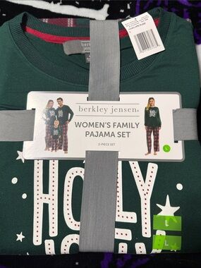 Berkley Jensen Women's Green 'Holly Jolly' Family Pajama Set
